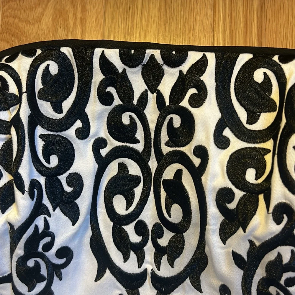White House black market Bustier strapless top. (attachable straps available). - Picture 3 of 4